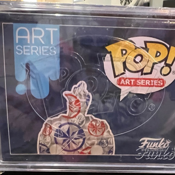 Funko Pop Captain Marvel in hard case - Picture 6 of 6